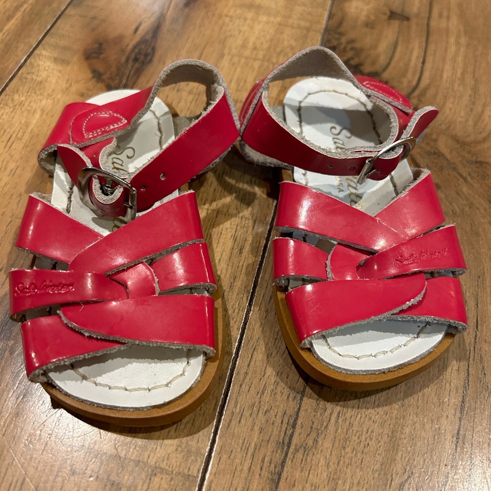 SALT WATER SANDALS Fuscia pink Toddler size 5 made in USA